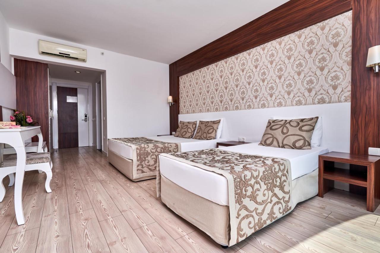 Hotel Maya World Side
